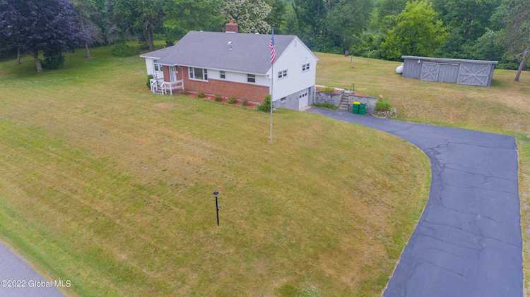 93 White Church Rd Troy, NY 12180
