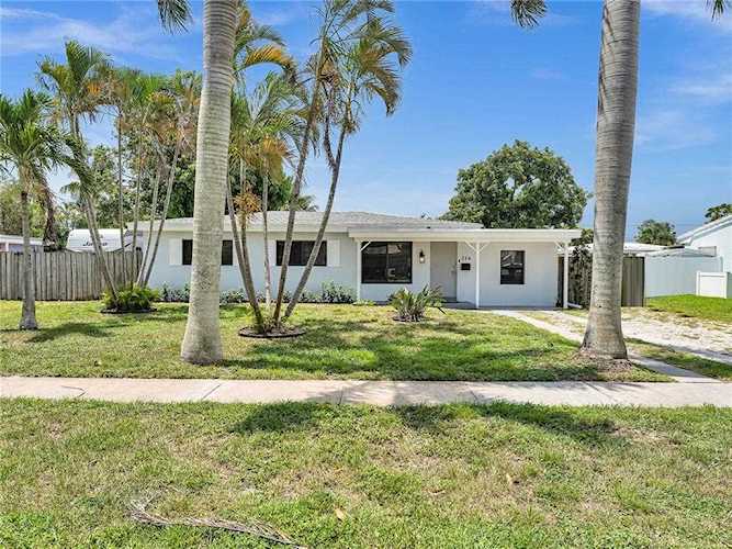 216 SW 9th Ct Pompano Beach, FL 33060