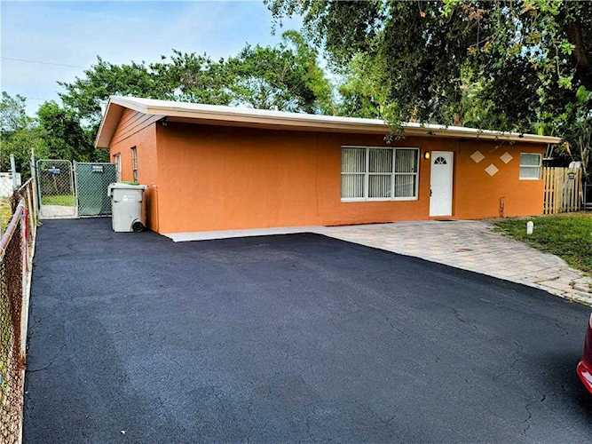 1650 NE 1st Ave Pompano Beach, FL 33060