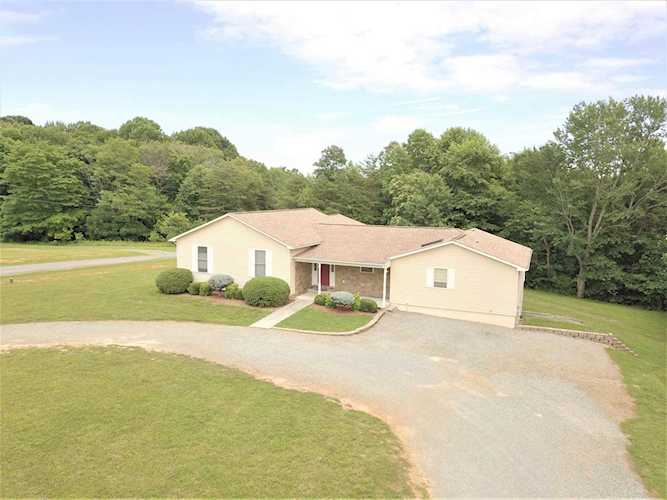 528 Lakewood Forest Moneta, VA 24121