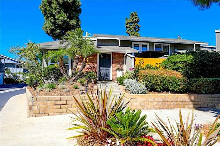 345 University Dr Costa Mesa, CA 92627