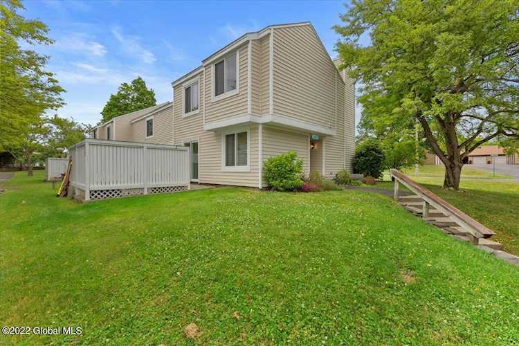 2001 Rockport Ct S East Greenbush, NY 12061