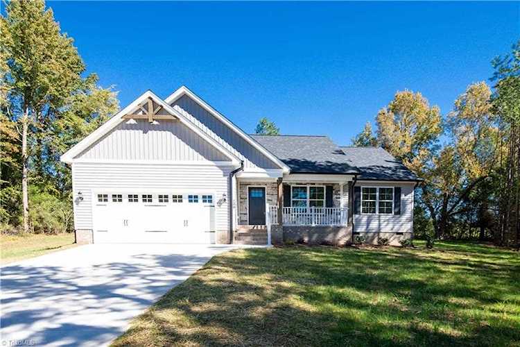 208 Travis Meadows Lane Lexington, NC 27295