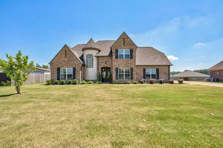 35 Sophie Ln Oakland, TN 38060