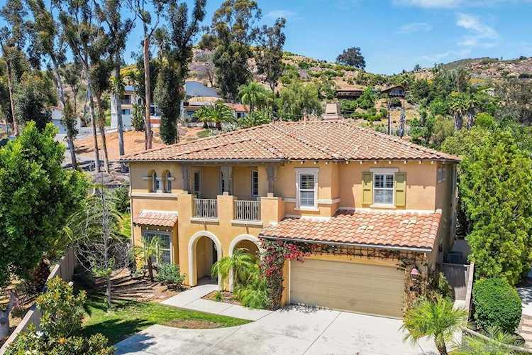 770 Sungold Way Escondido, CA 92027