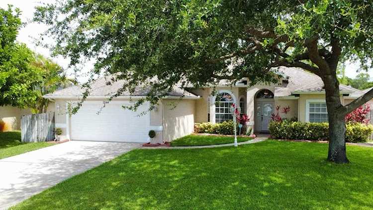 2644 SW Harem Circle Port Saint Lucie, FL 34953