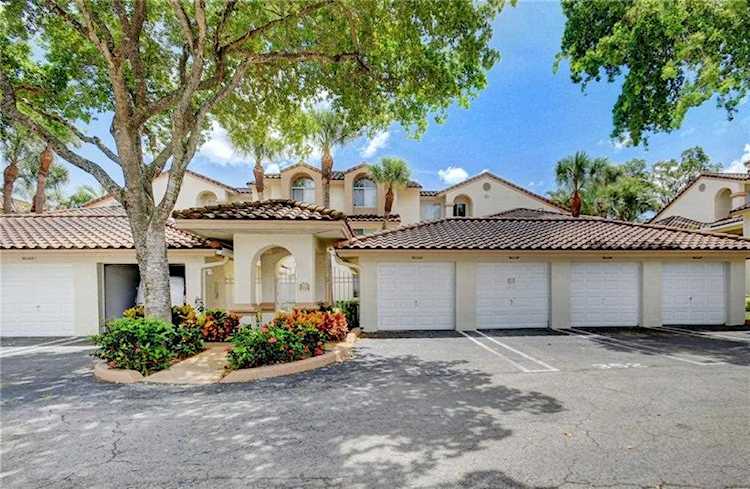 9204 Glenmoor Drive #9204 West Palm Beach, FL 33409
