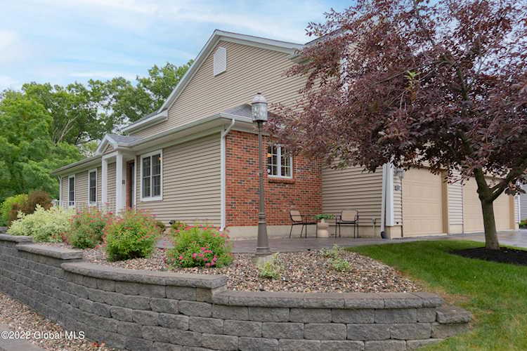 2382 E Nott St Schenectady, NY 12309 | MLS 202220897 Photo 1