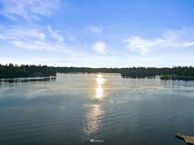 21708 Snag Island Dr E Lake Tapps, WA 98391 | MLS® 1951992 Photo 1