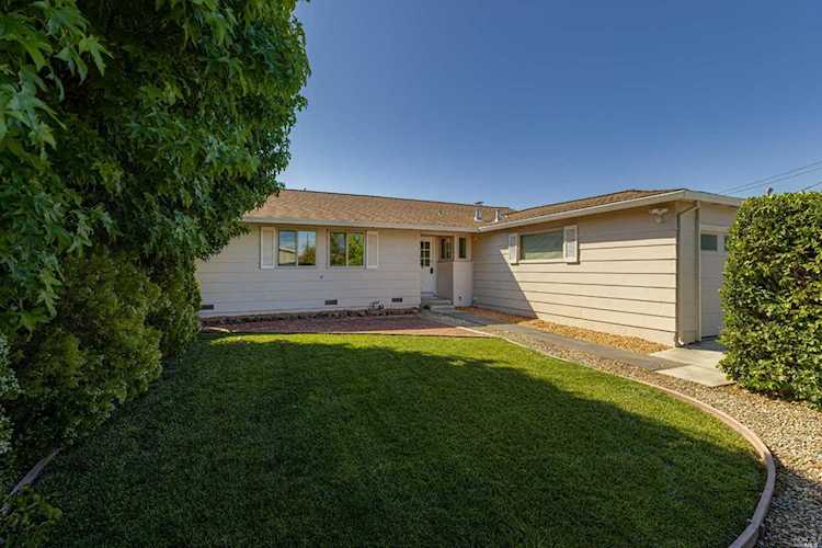 1800 Gilrix Street Petaluma, CA 94954