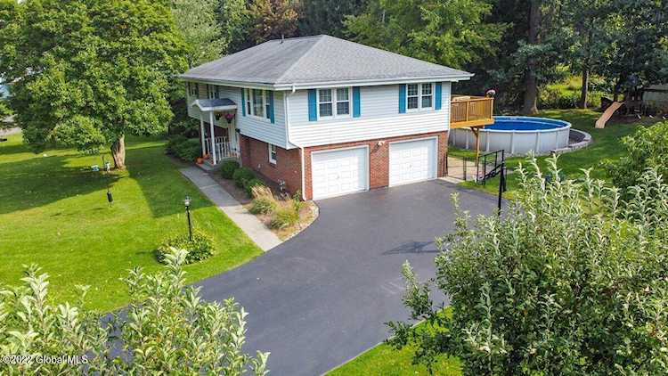 35 Brookwood Dr Latham, NY 12110