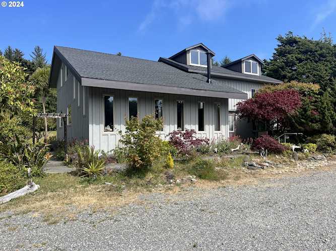 14387 S Hwy 101 Brookings, OR 97415