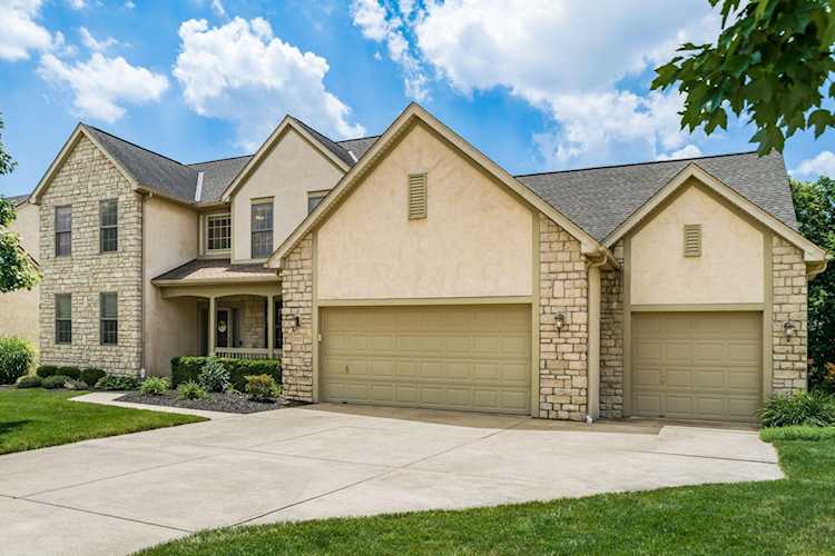 For Sale: $600,000 A home for sale for sale at 8551 Oakshire Drive Pickerington, OH 43147 - Fairfield. MLS 222022969 - Welcome home to this gorgeous 4-bedroom 3.5 bath Diyanni-built home in highly desirable Winding... Photo 1