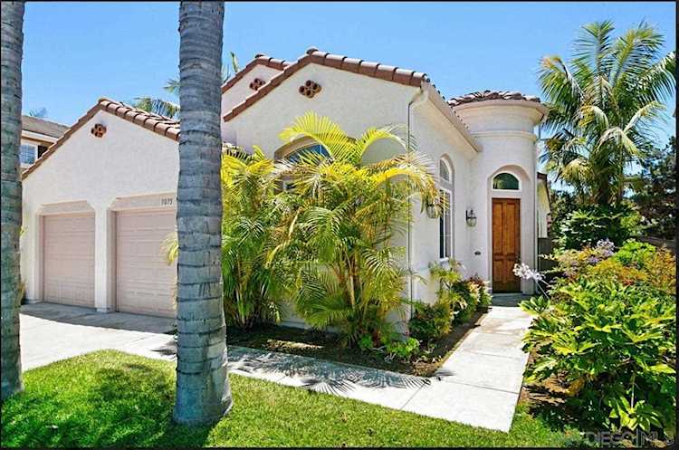 3075 Paseo Estribo Carlsbad, CA 92009