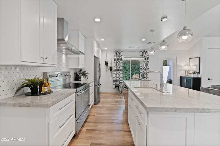 8757 E Via De La Luna Scottsdale, AZ 85258