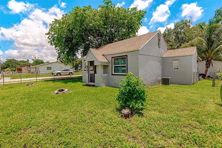6154 Call St Hollywood, FL 33024