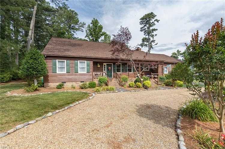 521 East Riverview Dr Suffolk, VA 23434