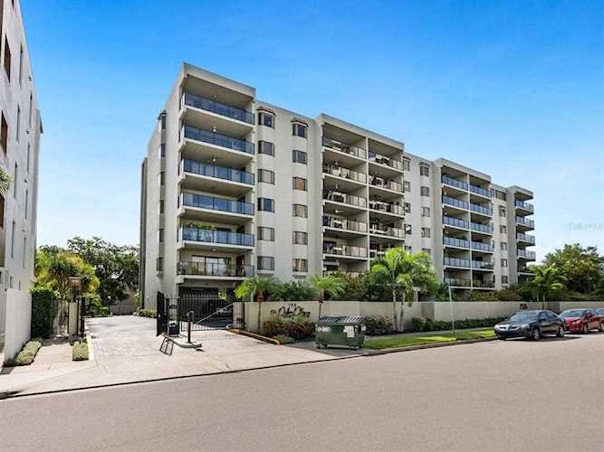 755 S Palm Ave #604 Sarasota, FL 34236