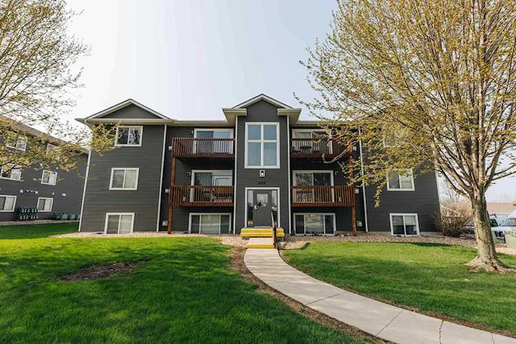 4702 Chadwick Rd Cedar Falls IA 50613 | condo for sale | MLS#:20221895 Photo 1