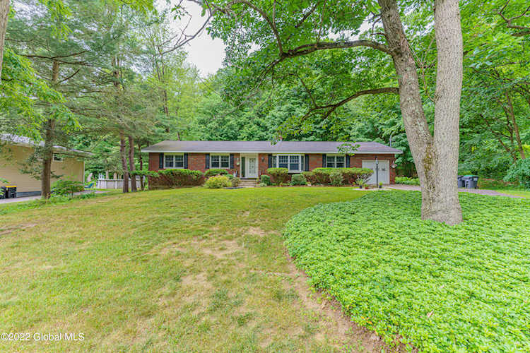 32 Denison Rd Niskayuna, NY 12309