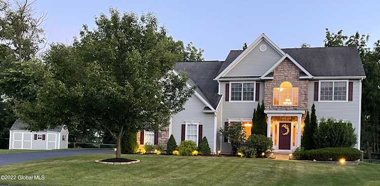 13 Ironwood Dr Latham, NY 12110