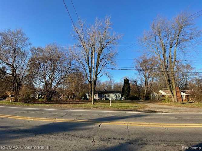 35344 Ecorse Rd Romulus, MI 48174 | MLS 2200090374 Photo 1
