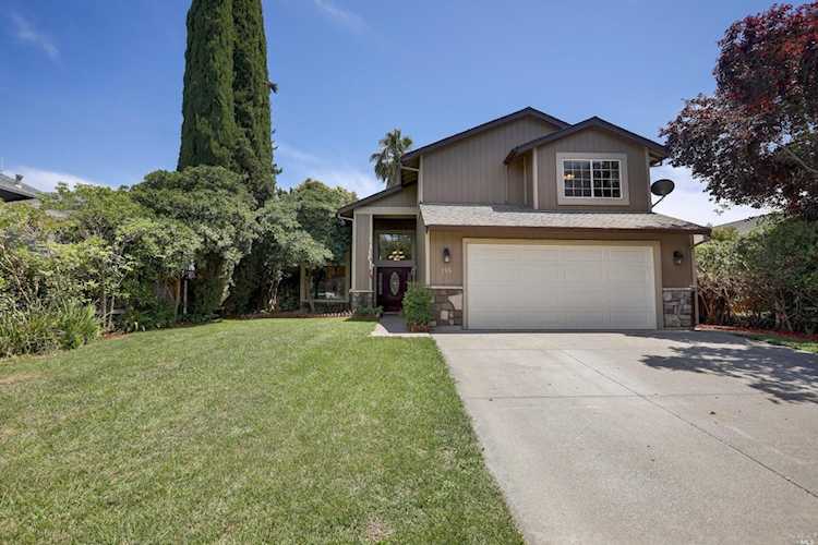 215 Woodstock Circle in Vacaville, CA Photo 1