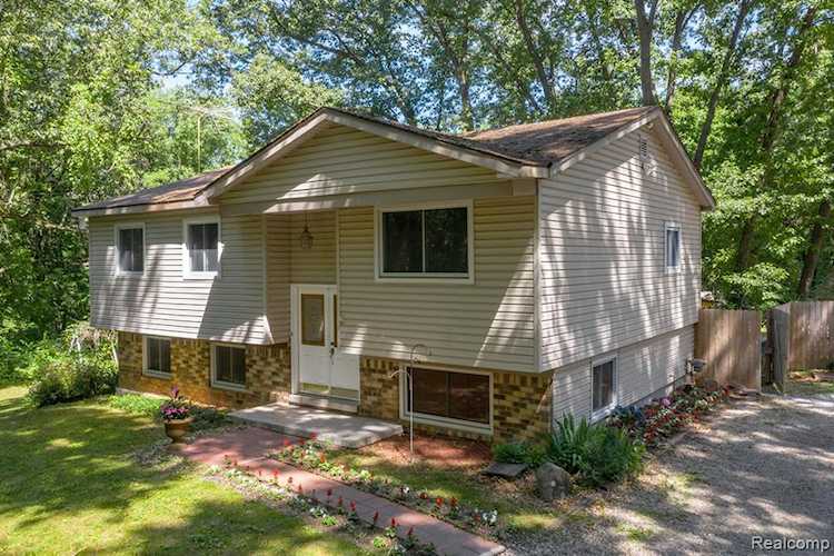 2347 Houser Rd Holly Twp, MI 48442