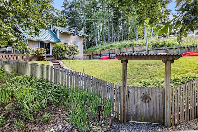 418 E Herron Blvd NW Lakebay, WA 98349