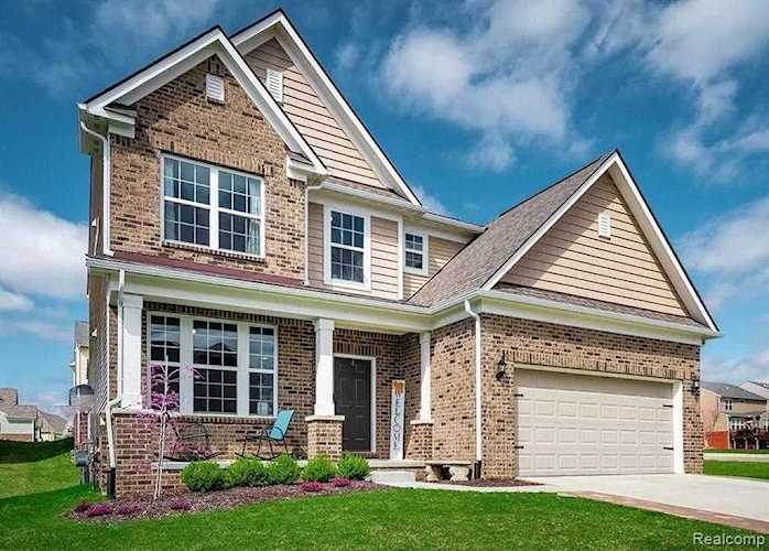 2755 Ironton Dr Commerce Twp, MI 48382