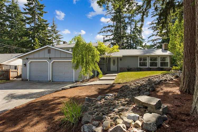 10746 Rampart Dr E Puyallup, WA 98374