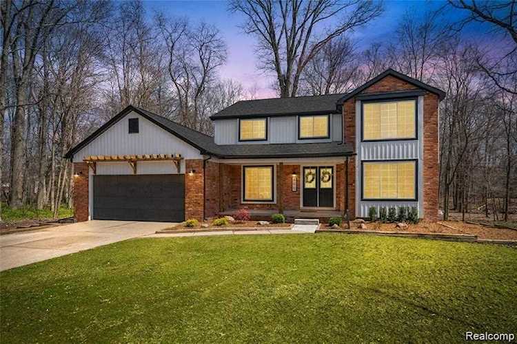 405 Eckford Circle Troy, MI 48085 | MLS 2220026908 Photo 1