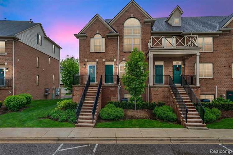 39667 Springwater Dr Northville Twp, MI 48168 | MLS 2220039795 Photo 1