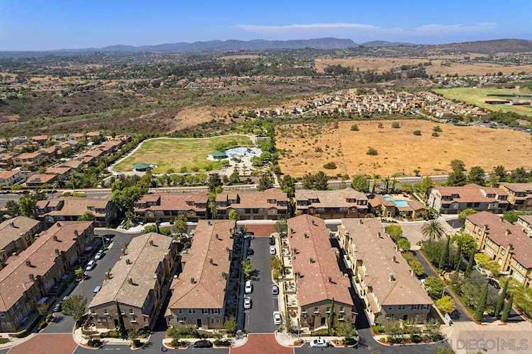 13325 Via Tresca #4 San Diego, CA 92129