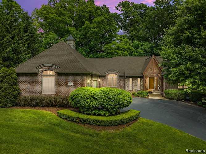 9804 Kings Valley Springfield Twp, MI 48348 | MLS 2220042747 Photo 1