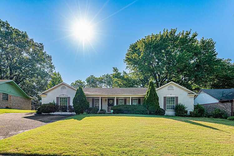 3246 Lynchburg StRaleigh - SoutheastMemphisCheck out this amazing 3br 2ba home with separate living room, dining, den, and 25 ft gameroom!!!...Shelby10127185TNWilliamsburg Park Blk C38134home for sale$198,000 Photo 1