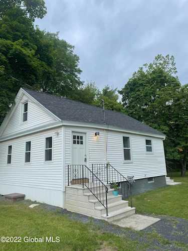 40 Cordell Rd Schenectady, NY 12304