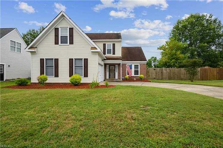 625 Staley Crest Way Chesapeake, VA 23323