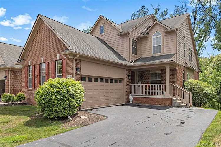 6955 Stonewood Village Of Clarkston, MI 48346