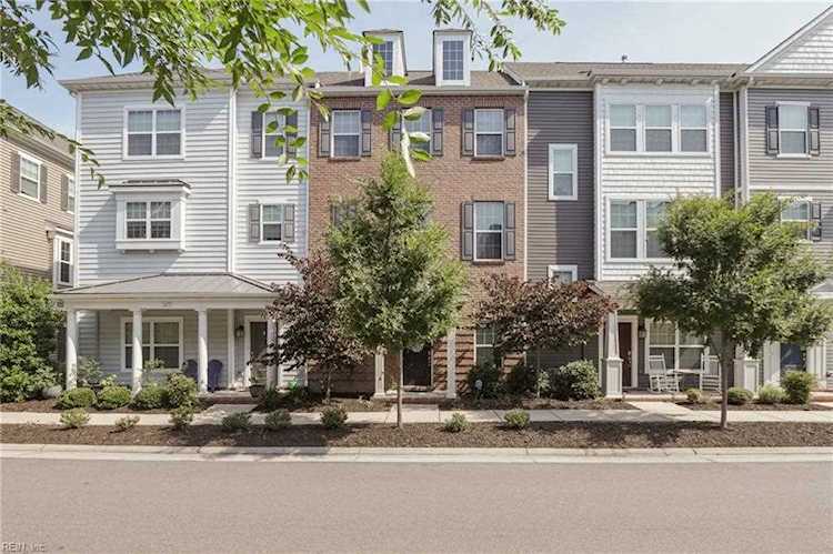 1673 Avalene Way Virginia Beach, VA 23456