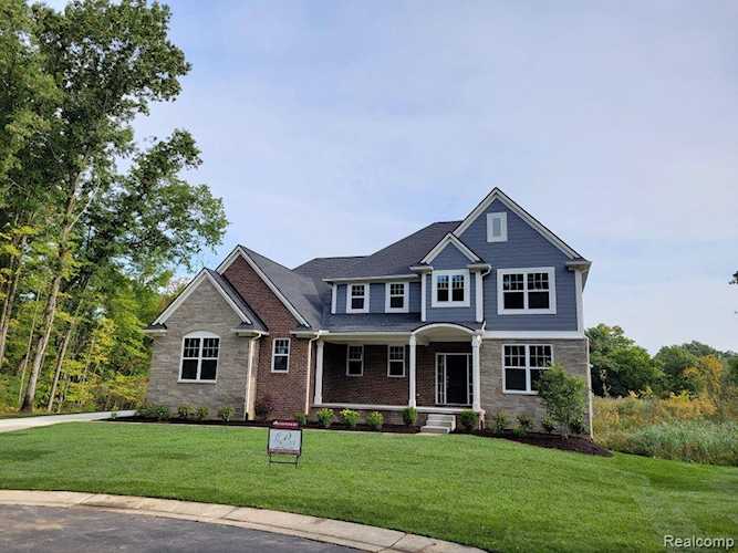 1930 Thorncrest Ct Commerce Twp, MI 48382
