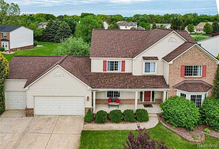 5290 Riverwalk Trail Commerce Twp, MI 48382