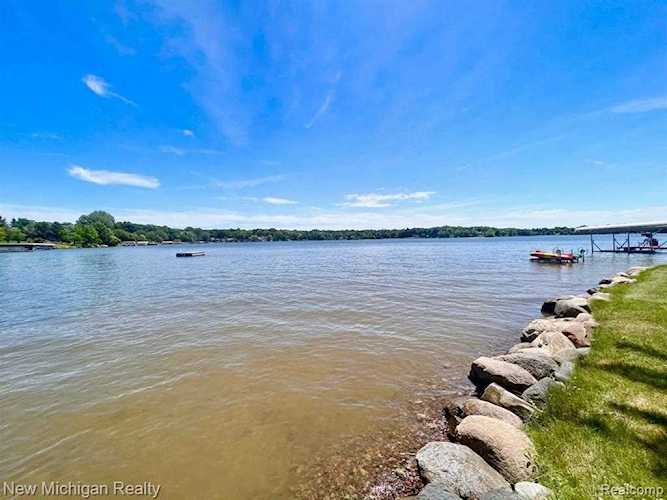 16129 Haviland Beach Dr Argentine Twp, MI 48451
