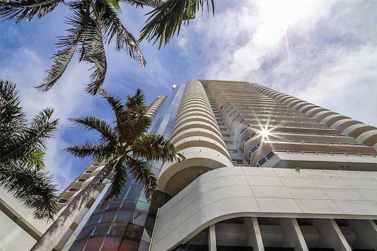 6301 Collins #2107 Miami Beach, FL 33141
