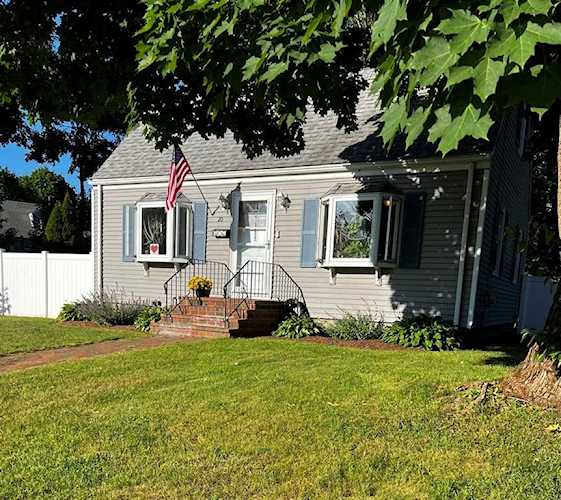 20 Briarwood Trl Weymouth, MA 02188