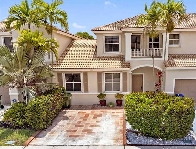 871 NW 130th Ave Pembroke Pines, FL 33028
