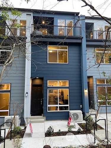8321 NE 176th Ct #103 Kenmore, WA 98028