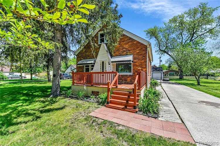 Metro Detroit House Finder | Dwellings Michigan Real Estate Photo 1