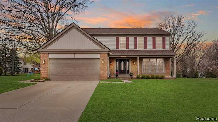 45225 Yorkshire Dr Novi, MI 48375 | MLS 2220031292 Photo 1