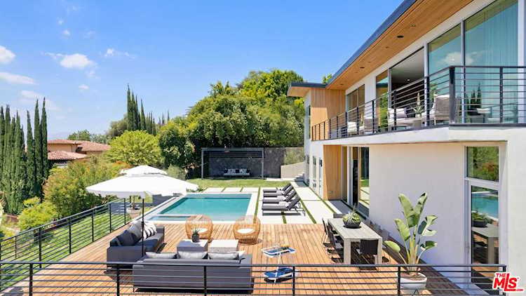 17140 Oak View Dr Encino, CA 91316